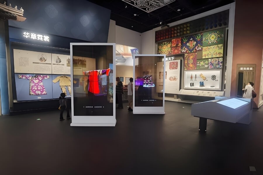 Modular OLED/Micro-LED video walls integrated into corporate showrooms and digital art museums.