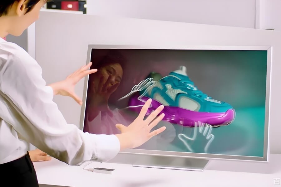 Glasses-free 3D display technology in commercial settings enhancing customer engagement