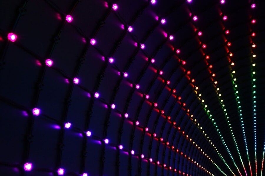 Mini-LED backlight technology with local dimming zones