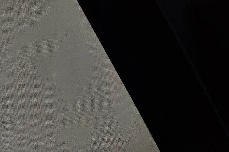 LCD hot spot visibility test using full white and full black screen patterns